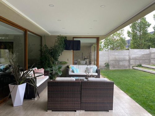 Venta Casa NOSP 6D en suite Walk-in cl&oacute;set 5B 4E 1B Chicureo - Colina