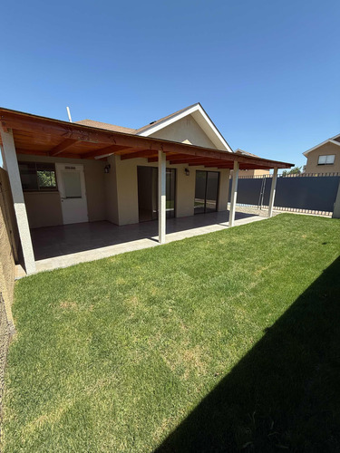 Arriendo Casa 3D 2B 1E Chicureo - Colina