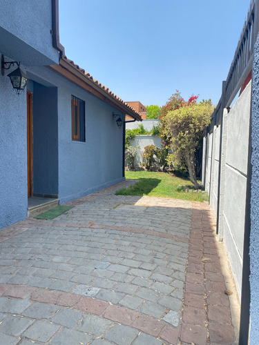 Arriendo Casa NP 3D 2B 2E 1B  - Las Condes