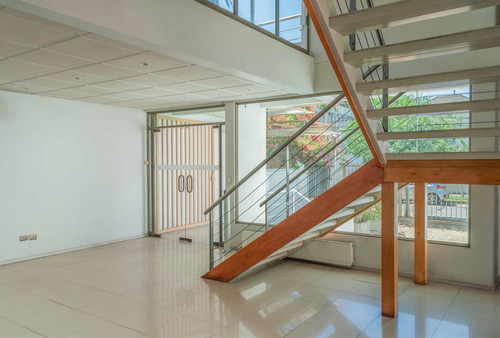 Arriendo Oficina 6B 10E Barrio Italia - Providencia