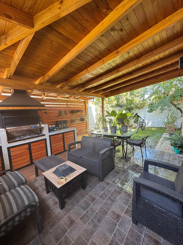 Venta Casa 4D 3B 2E Centro de Colina - Colina