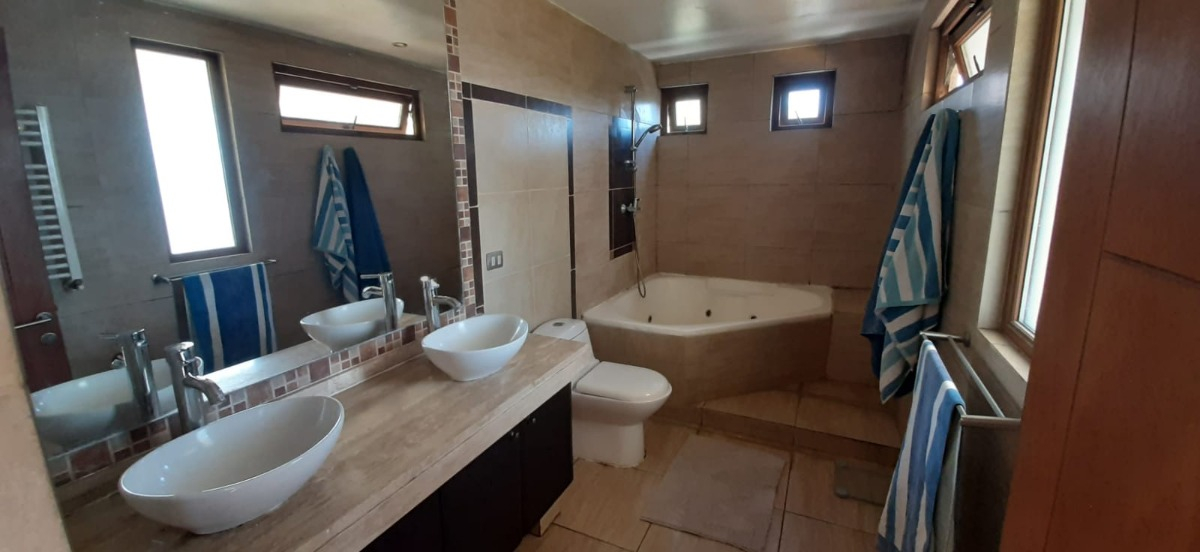 Venta Casa 5D en suite Walk-in cl&oacute;set 5B 5E Chicureo - Colina