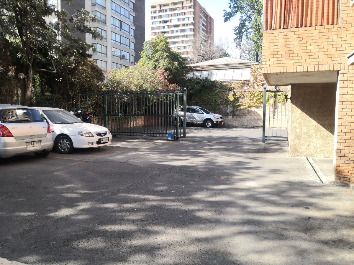 Venta Departamento SP 4D en suite Walk-in cl&oacute;set 3B 1E 1Bd Barrio El Golf - Las Condes