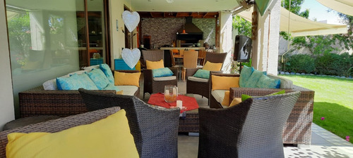 Venta Casa NO 5D en suite Walk-in cl&oacute;set 4B 2E 1B Chicureo - Colina