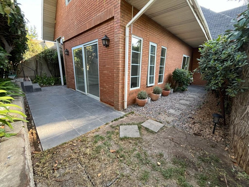 Arriendo Casa NO 2D 1B 2E Los Dominicos - Las Condes