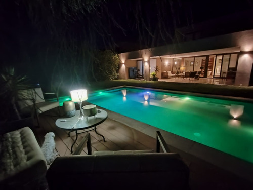 Arriendo Casa 4D en suite Walk-in cl&oacute;set 4B 3E Chicureo - Colina