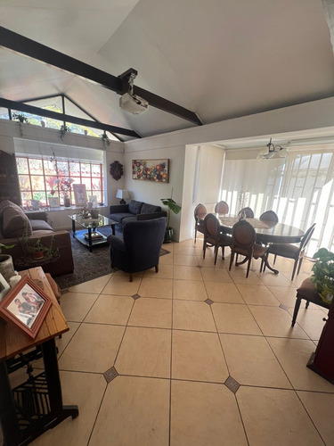Arriendo Casa 5D en suite 3B 2E 1B Los Dominicos - Las Condes