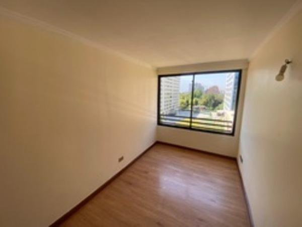 Venta Departamento N 4D en suite 3B 1E 1Bd Metro Escuela Militar - Las Condes