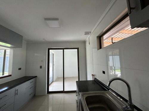 Arriendo Casa NO 3D 2B 2E Los Dominicos - Las Condes