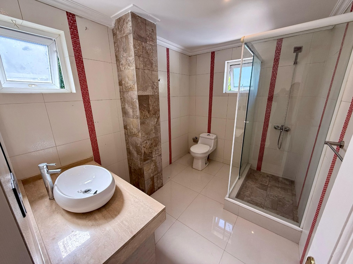 Venta Casa NP 4D en suite Walk-in cl&oacute;set 4B 5E 2Bd Chicureo - Colina