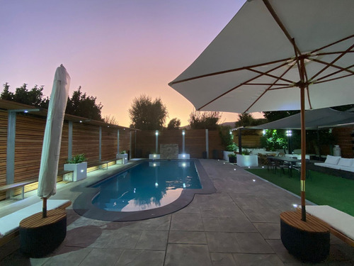 Venta Casa O 5D en suite Walk-in cl&oacute;set 5B 4E 1B Chicureo - Colina