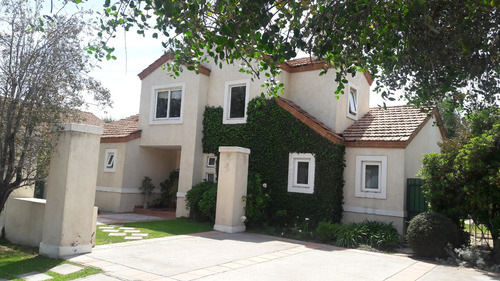 Venta Casa N 4D en suite Walk-in cl&oacute;set 4B 3E 1B Chicureo - Colina