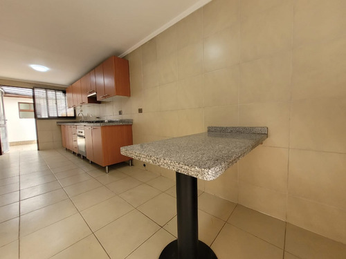 Arriendo Casa 5D en suite Walk-in cl&oacute;set 4B 2E Metro Hernando de Magallanes - Las Condes