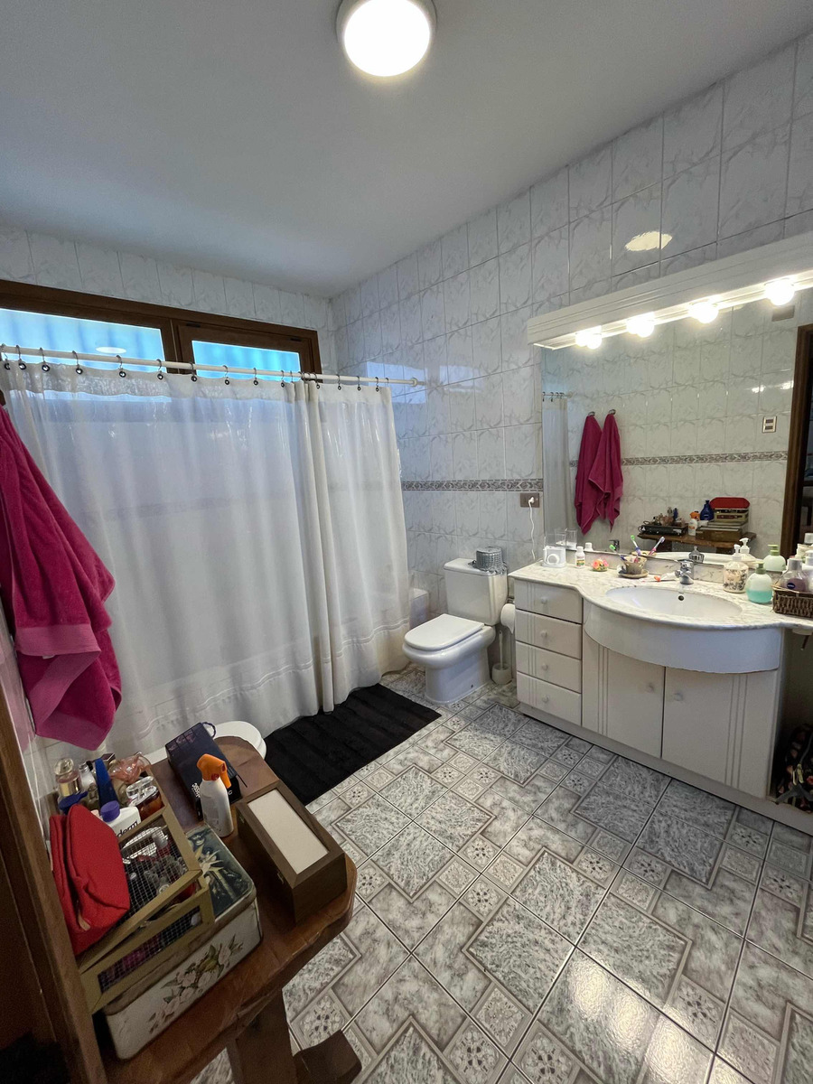 Venta Casa NO 5D en suite Walk-in cl&oacute;set 5B 6E 2Bd Carlos Ossand&oacute;n - La Reina