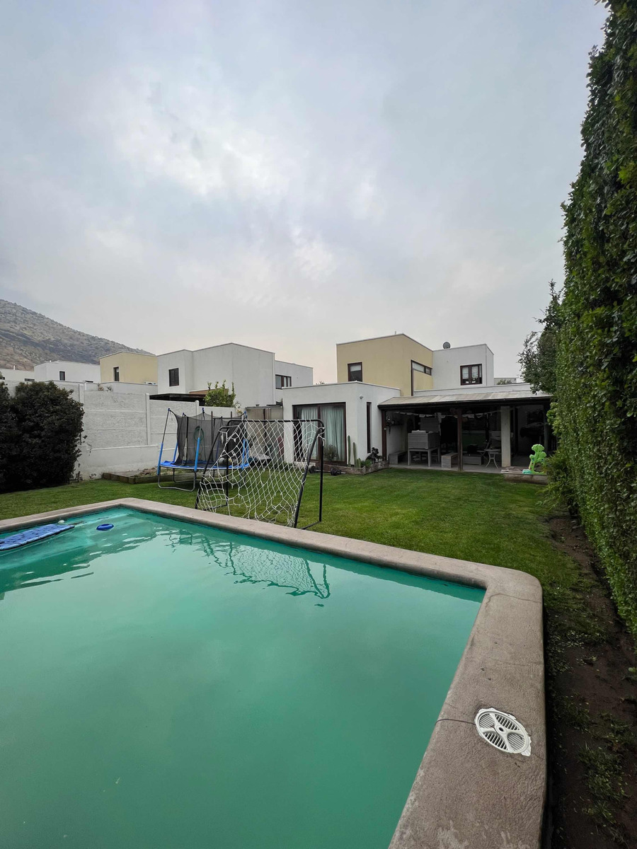 Venta Casa 4D 4B 2E Chicureo - Colina