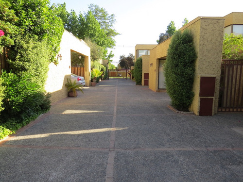 Arriendo Casa NP 4D en suite Walk-in cl&oacute;set 4B 2E 1B Carlos Ossand&oacute;n - La Reina