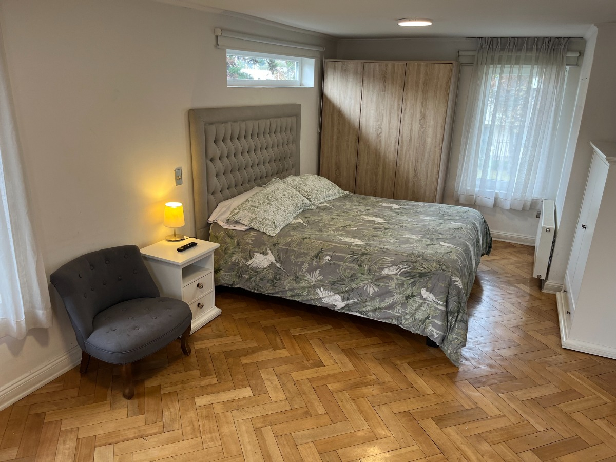 Venta Casa NO 4D 2B 3E Estadio Croata - Vitacura