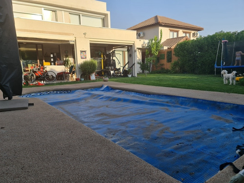 Venta Casa NO 3D en suite Walk-in cl&oacute;set 3B 4E 2B Chicureo - Colina