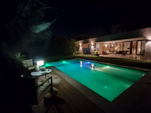 Arriendo Casa 4D en suite Walk-in cl&oacute;set 4B 3E Chicureo - Colina