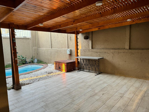 Venta Casa NOSP 5D en suite Walk-in cl&oacute;set 5B 3E 1B Carlos Ossand&oacute;n - La Reina