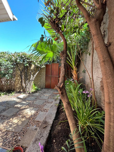 Arriendo Casa NO 2D 1B 2E Los Dominicos - Las Condes