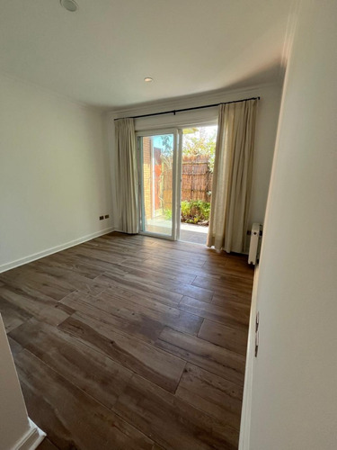 Arriendo Casa NO 2D 1B 2E Los Dominicos - Las Condes