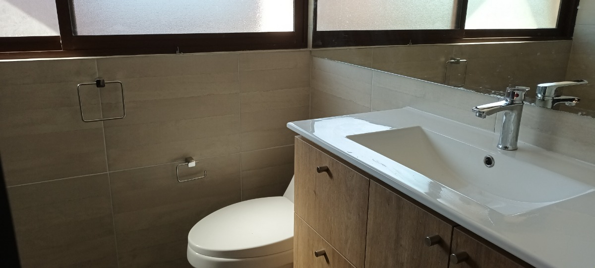 Venta Casa 5D en suite 4B 2E 1Bd La Llaver&iacute;a - Vitacura