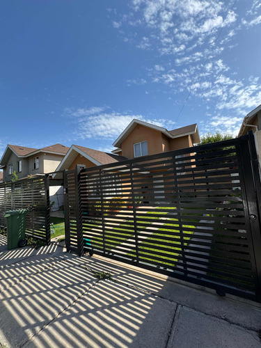 Venta Casa 4D 3B 2E Centro de Colina - Colina