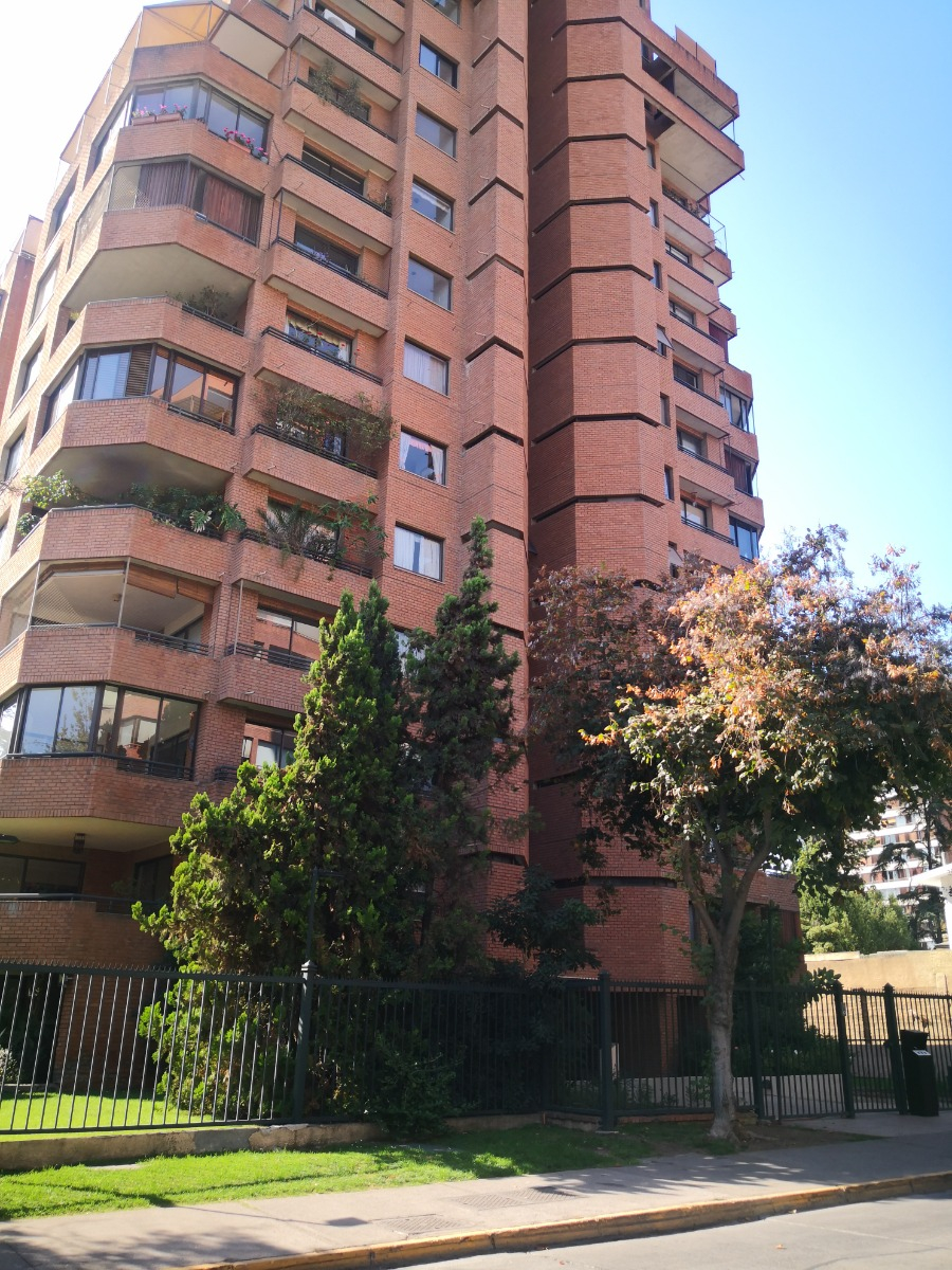 Venta Departamento SP 4D en suite Walk-in cl&oacute;set 3B 1E 1Bd Barrio El Golf - Las Condes
