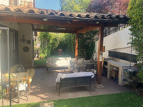 Arriendo Casa NP 5D en suite Walk-in cl&oacute;set 3B 2E 1B Los Dominicos - Las Condes