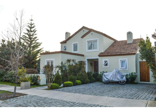 Venta Casa NO 5D en suite Walk-in cl&oacute;set 4B 2E 1B Chicureo - Colina