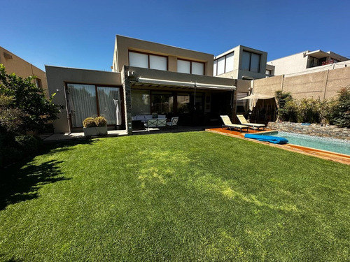 Venta Casa SO 4D en suite Walk-in cl&oacute;set 3B 2E 1B Chicureo - Colina