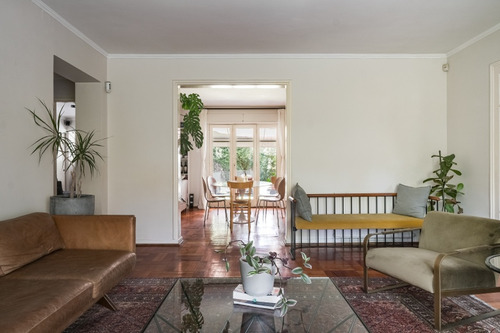 Venta Casa NOSP 5D en suite 4B 1E 1B Barrio El Golf - Las Condes