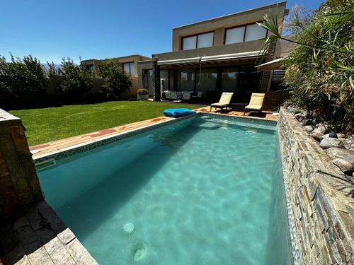 Venta Casa SO 4D en suite Walk-in cl&oacute;set 3B 2E 1B Chicureo - Colina