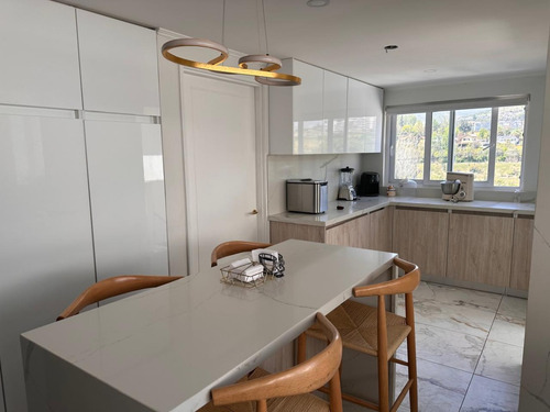 Arriendo Casa NO 4D en suite Walk-in cl&oacute;set 6B 2E 1B Los Dominicos - Las Condes