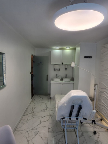 Arriendo Oficina 1B 1E Nueva Las Condes - Las Condes