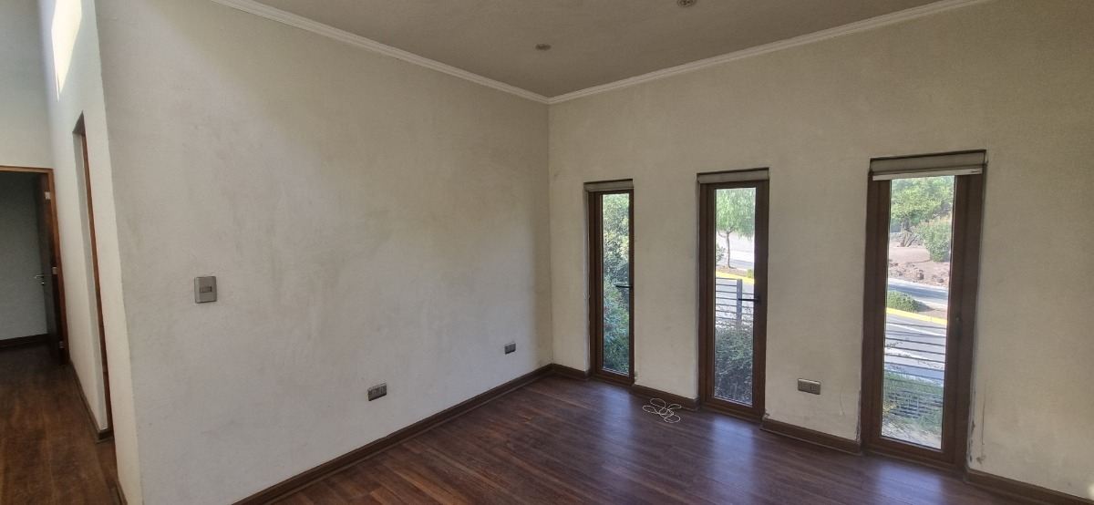 Venta Casa O 4D en suite Walk-in cl&oacute;set 4B 4E 1Bd Chicureo - Colina