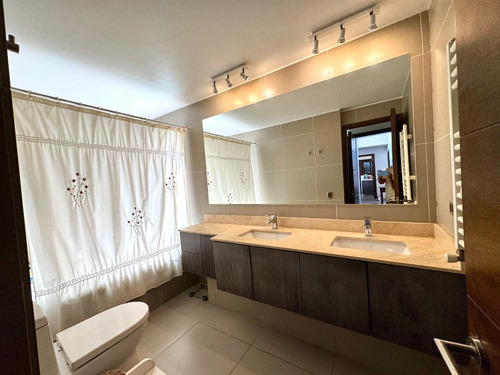 Venta Casa NO 5D en suite Walk-in cl&oacute;set 6B 3E 1B San Carlos de Apoquindo - Las Condes