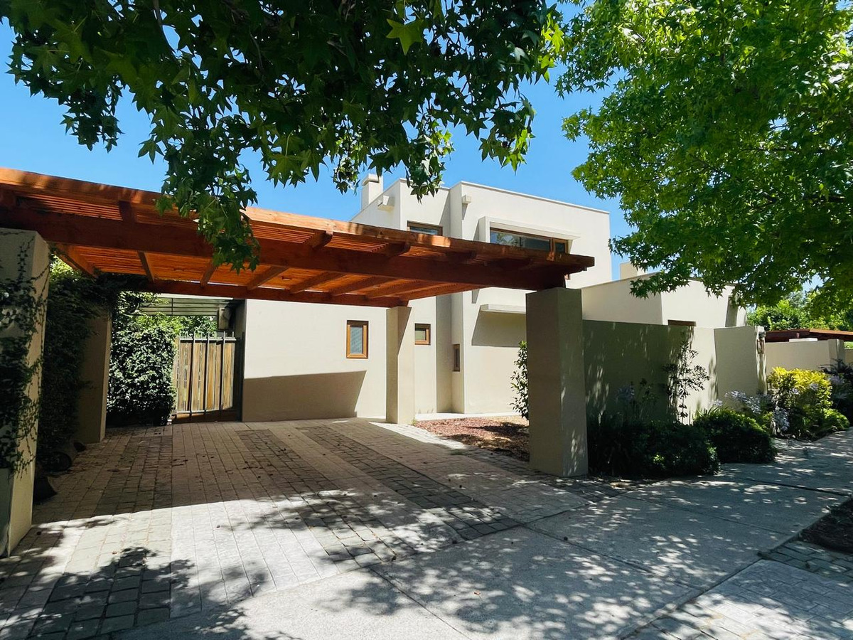 Venta Casa 3D 4B 2E Chicureo - Colina