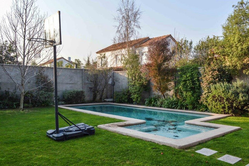 Venta Casa NO 5D en suite Walk-in cl&oacute;set 4B 2E 1B Chicureo - Colina