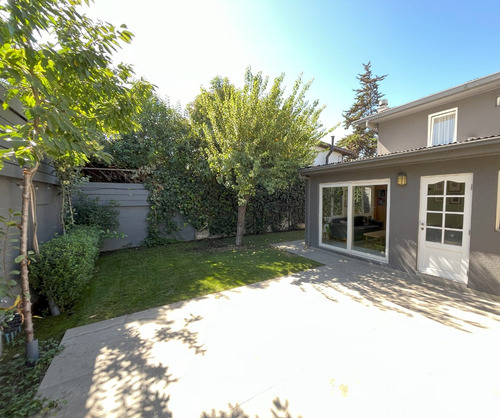 Venta Casa NO 4D 2B 3E Estadio Croata - Vitacura