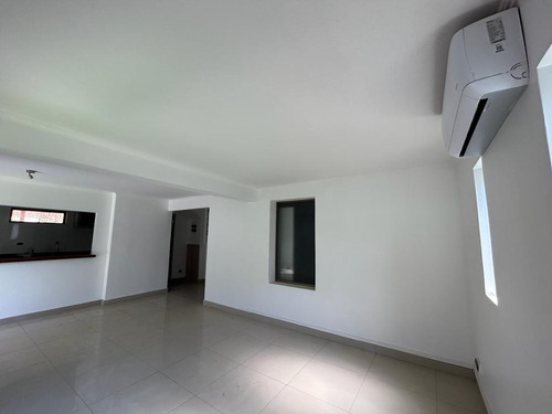 Arriendo Casa NO 3D 2B 2E Los Dominicos - Las Condes