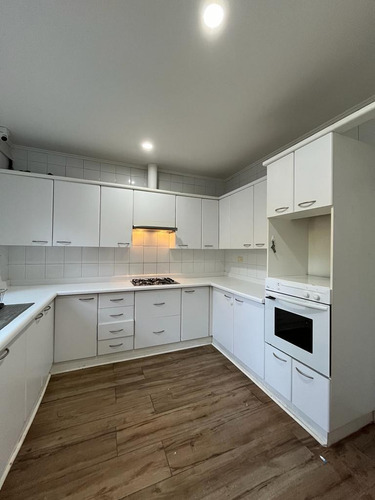 Arriendo Casa NO 2D 1B 2E Los Dominicos - Las Condes