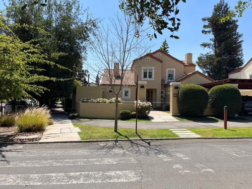 Venta Casa N 4D en suite Walk-in cl&oacute;set 4B 2E Chicureo - Colina