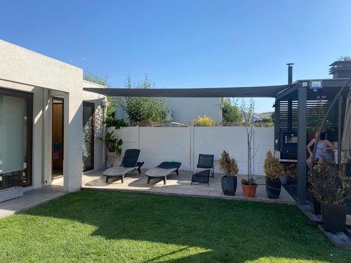 Venta Casa 4D 4B 2E Chicureo - Colina