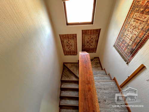 Venta Casa 5D en suite Walk-in cl&oacute;set 4B 4E 1B Metro Sim&oacute;n Bolivar - La Reina