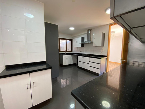 Arriendo Casa 3D 4B 2E 1B Chicureo - Colina