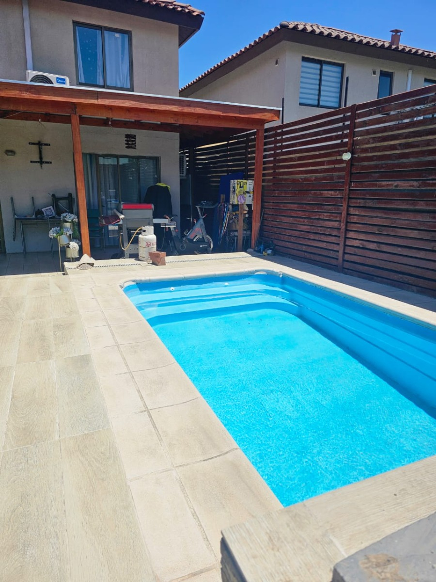 Arriendo Casa 6D en suite Walk-in cl&oacute;set 3B 3E 1Bd Chicureo - Colina