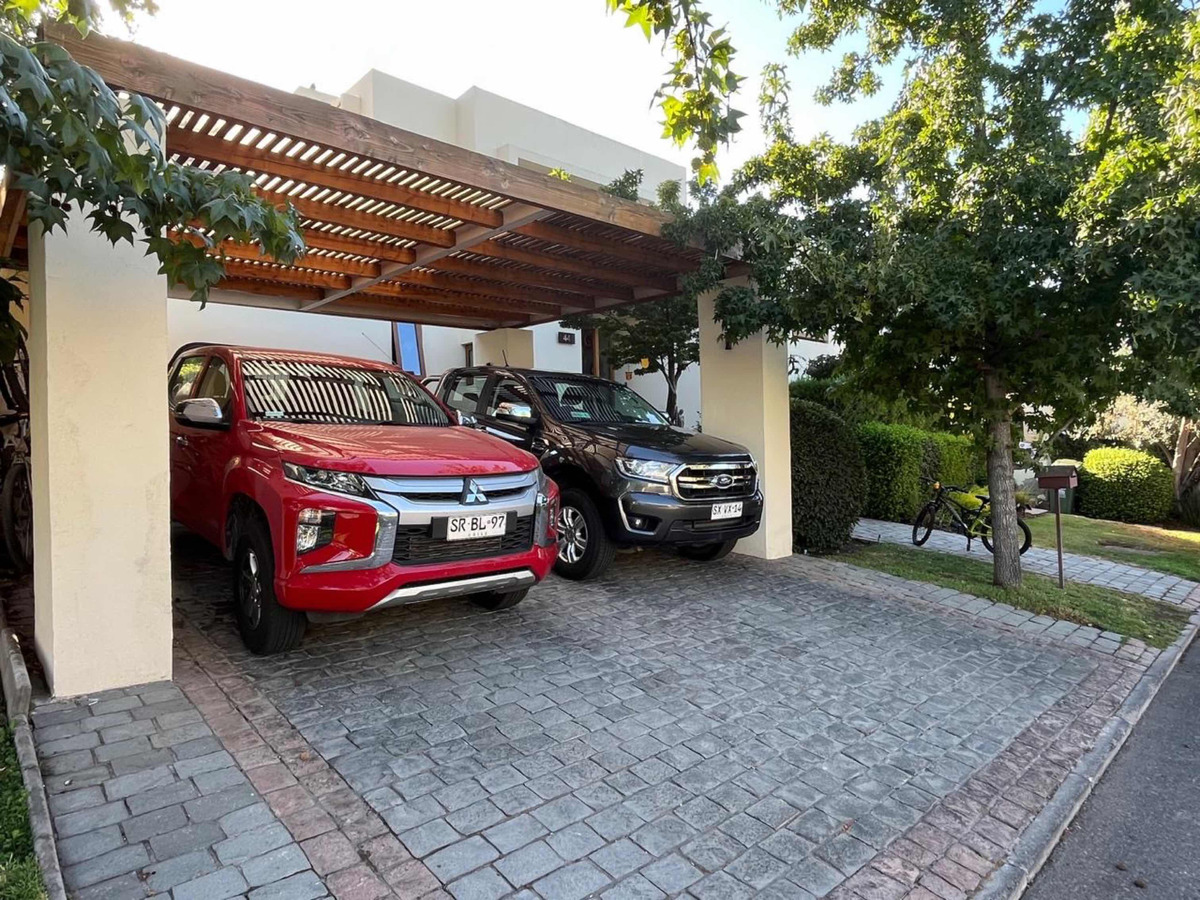 Arriendo Casa 5D 4B 2E Chicureo - Colina