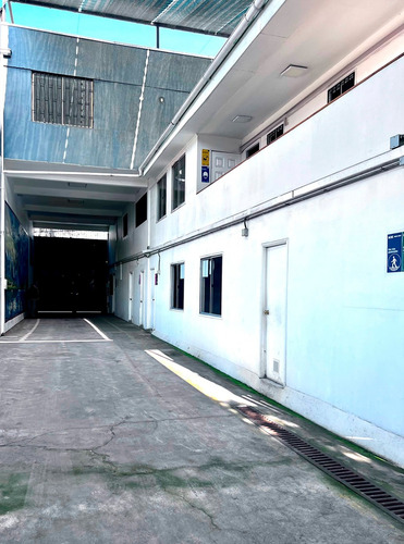 Propiedad Con Galp&oacute;n, Oficinas, Cercana Al Metro. Trif&aacute;sica.